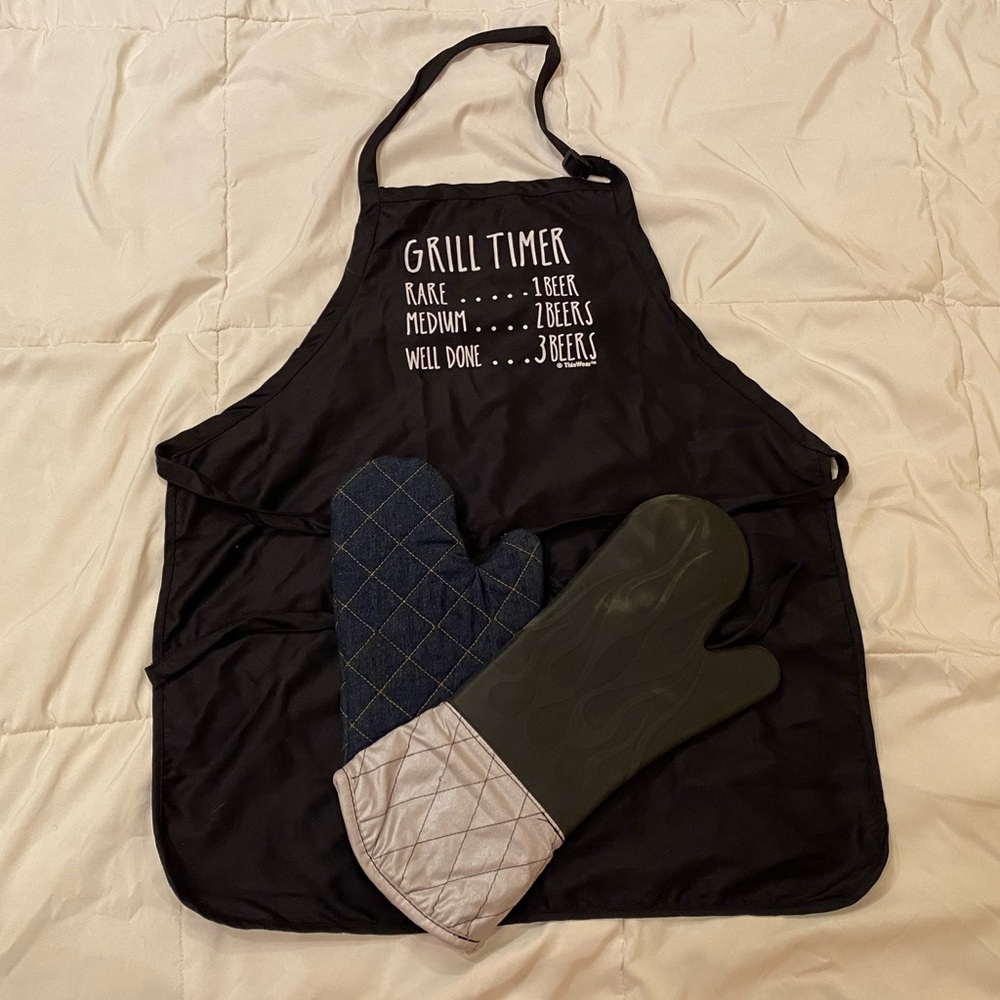 Grilling apron and mitts